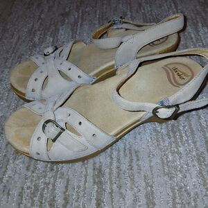 Women's Dansko Cream Leather Wooden Heel Sandals Sz: 40 (US 9)